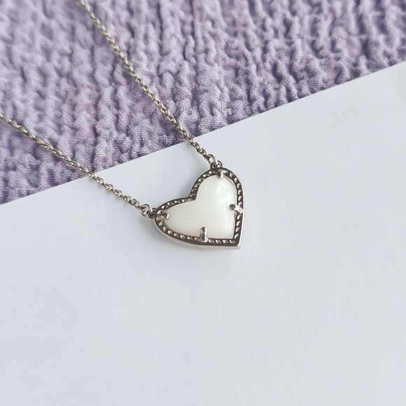 Kendra Scott Ari Heart Ivory Mother-Of-Pearl Pendant Necklace in Silver - Picture 2 of 3